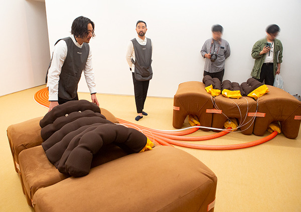 ブリヂストンのソフトロボティクス・人工筋肉を使った無目的室「Morph inn」を公開　やわらかいロボットに包まれる新体験