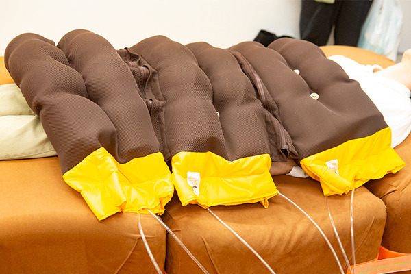 ブリヂストンのソフトロボティクス・人工筋肉を使った無目的室「Morph inn」を公開　やわらかいロボットに包まれる新体験