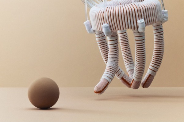 ブリヂストンのソフトロボティクス・人工筋肉を使った無目的室「Morph inn」を公開　やわらかいロボットに包まれる新体験