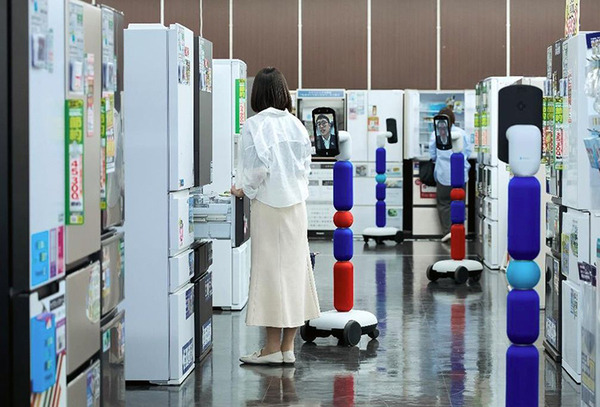 ヤマダが家電売り場にAIアバターロボット導入へ　家電流通業界に特化したAIロボティクスとAIサービス創出でavatarinと業務提携