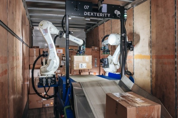 佐川急便、開発中の『AI搭載荷積みロボット導入』実証実験の様子を公開、働き手不足の解消へ　特設サイトに第2弾コンテンツ掲載