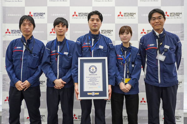 三菱電機がルービックキューブを最速で解くロボットのギネス世界記録を達成　世界最速「0.305秒」