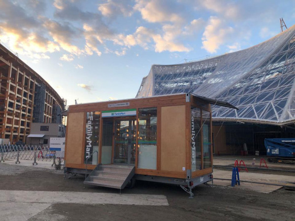 なぜ大阪・関西万博の建設現場にファミリーマートの移動型無人トレーラー店舗が?　ロボット製品やIoT機器をSwitchBotが提供