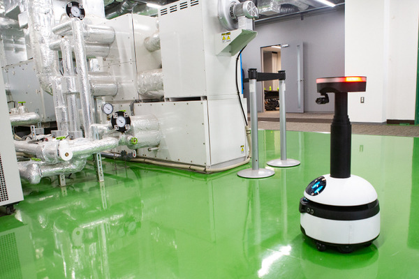 日立とugo 自律走行する業務DXロボットで工場の巡回点検を自動化、今年度中に提供開始　AI解析で全体最適化も　実演デモを公開