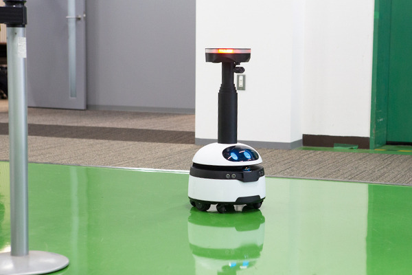 日立とugo 自律走行する業務DXロボットで工場の巡回点検を自動化、今年度中に提供開始　AI解析で全体最適化も　実演デモを公開