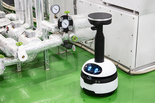 工場の巡回点検を業務DXロボットで自動化、最前線を日立とugoに聞く　工場が抱える課題/ugoの採用理由/生成AIをどう活用する?