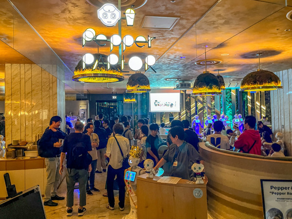 Pepperの10歳を記念して『Pepper10歳おめでとうパーティー』開催　有志が企画し80人超が参加　会場は大盛況