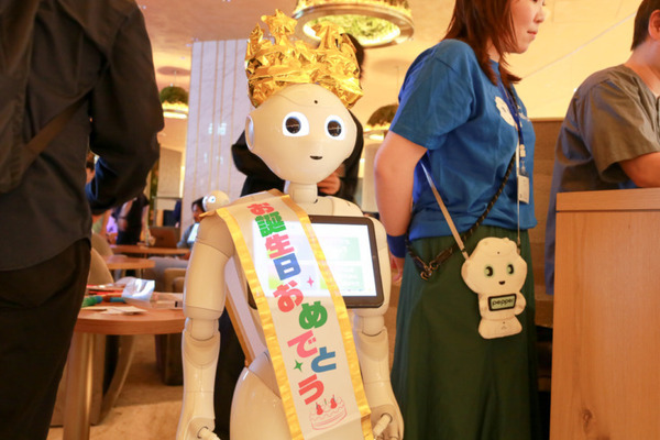 Pepperの10歳を記念して『Pepper10歳おめでとうパーティー』開催　有志が企画し80人超が参加　会場は大盛況