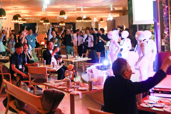 Pepperの10歳を記念して『Pepper10歳おめでとうパーティー』開催　有志が企画し80人超が参加　会場は大盛況