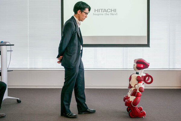 hitachi-emiew3_26942264220_o