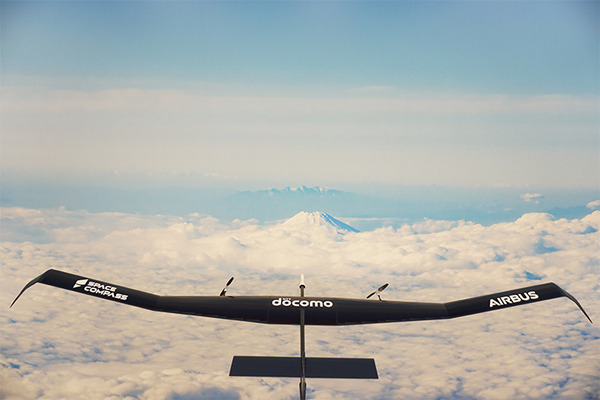 実用化はNTTが2026年、ソフトバンク2027年以降、6G空飛ぶ基地局「HAPS」両社の特徴と実証実績を比較　衛星通信との違いを解説