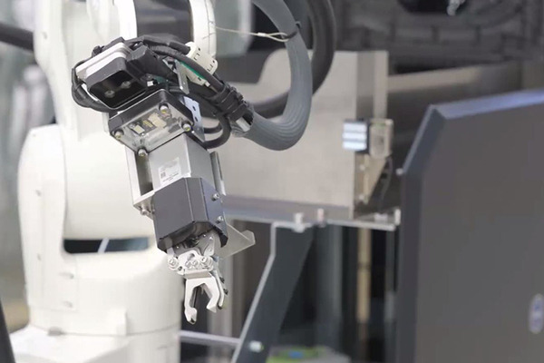 デンソーが全自動収穫ロボット『Artemy』(アーテミー)を欧州で受注開始　ミニトマト向け 自動運転とAIの技術を投入 実演デモを公開