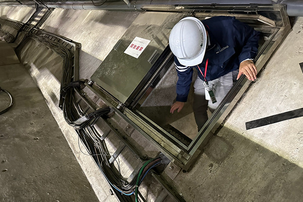 PayPayドーム内の通信基地局をソフトバンクが公開　立入禁止の基地局エリアを見学、ドーム球場の利点と課題 ミリ波の現状を聞く