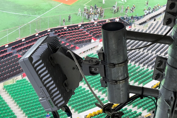 PayPayドーム内の通信基地局をソフトバンクが公開　立入禁止の基地局エリアを見学、ドーム球場の利点と課題 ミリ波の現状を聞く