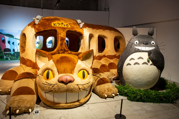「ジブリパークとジブリ展」東京会場が開幕！見どころレポート　ネコバスの座り心地が最高！カオナシとなりきりツーショットも
