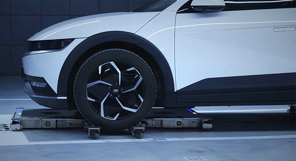 ヒョンデ 自律型駐車ロボットと自動搬送ロボットをオフィスビルに導入　EV自動充電ロボットも今秋導入へ　動画を公開