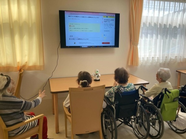 就労困難な人が分身ロボットで高齢者と会話　高齢者のQOL向上と障がい者の就労支援を実践　オリィ研究所とシューペルブリアン