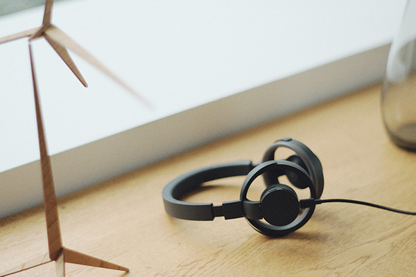 NTT オープンイヤー型なのに音漏れを抑制 音楽を聴きながら会話もできる耳スピ新製品「nwm ONE」 磯村勇斗さんが体験した感想は・・