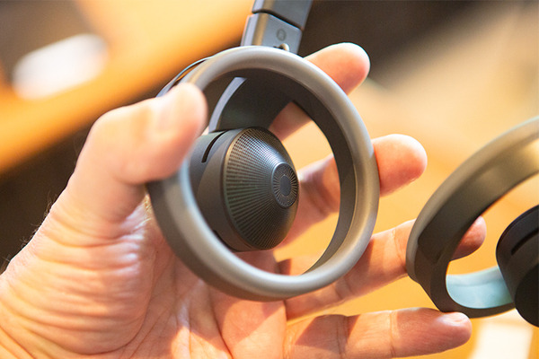 NTT オープンイヤー型なのに音漏れを抑制 音楽を聴きながら会話もできる耳スピ新製品「nwm ONE」 磯村勇斗さんが体験した感想は・・