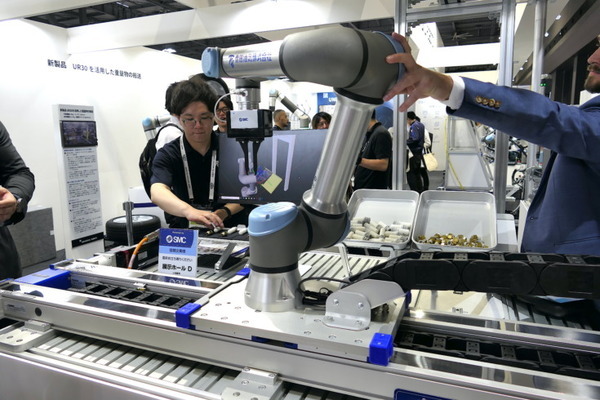 進化する協働ロボット　URが「RTJ2024」でリアルタイム3Dビジョントラッキングや協働型スライダなどを日本初公開
