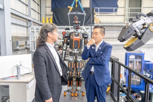 立命館大学発スタートアップの人機一体が「ハイブリッド力制御方式」による人型ロボット成果発表会とデモを8/1に実施