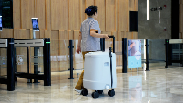 1台4役の清掃ロボット専用の移動式水タンクを発売　水路と電源の確保が難しい施設でロボットの給水・排水・充電を簡単に　Pudu