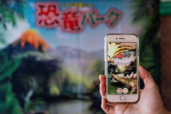 体験型リアル恐竜ショー「恐竜パーク」開幕　公開ゲネプロに、スペシャルアンバサダーの流れ星☆が登場