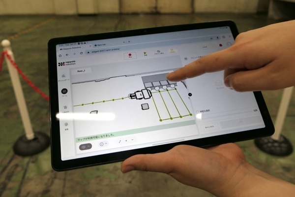 ラピュタロボティクスの自動フォークリフトが「トラック積み下ろし／積み込み」が可能に　クリアランス15cm幅にも対応