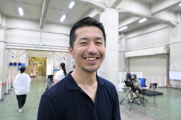 ラピュタロボティクスの自動フォークリフトが「トラック積み下ろし／積み込み」が可能に　クリアランス15cm幅にも対応