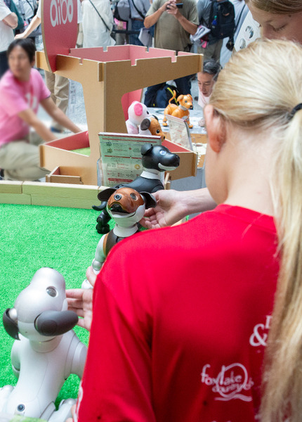 aibo「きなこ」の初お披露目に「動く25周年記念aibo」など見どころ満載！大盛況の「aiboファンミーティング18」写真レポート