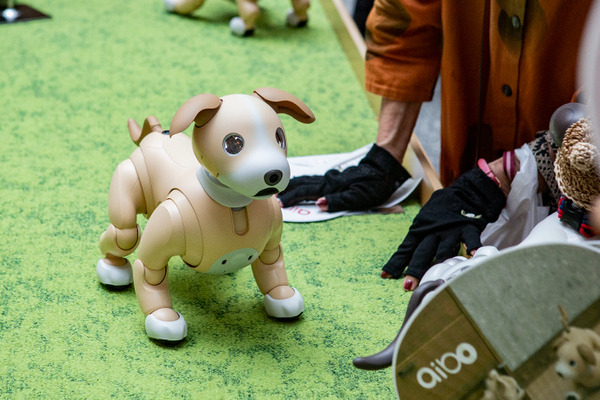 aibo「きなこ」の初お披露目に「動く25周年記念aibo」など見どころ満載！大盛況の「aiboファンミーティング18」写真レポート