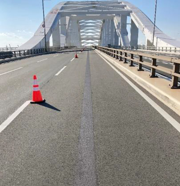 路面の特殊塗料に沿って自動走行　大阪・関西万博に向けた大型EVバスの自動運転の実証実験　レベル4の認可取得をめざす