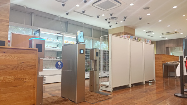 「ミニストップ ポケット」で手に取った商品をそのまま持ち帰れるレジのない店舗の実証を開始