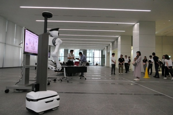 警備ロボットugoと行動認識AIのアジラが連携　両社の弱点をカバー、警備のさらなる自動化・省人化、安全性向上へ