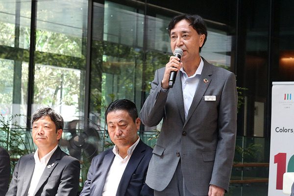 川崎市、2027年に自動運転EVバス「レベル4」を社会実装へ　川崎駅周辺巡回と羽田連絡線の2ルート、関係8社とEVバスを公開