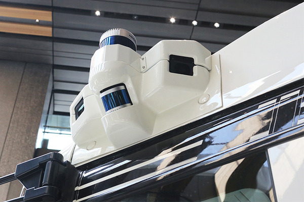 川崎市、2027年に自動運転EVバス「レベル4」を社会実装へ　川崎駅周辺巡回と羽田連絡線の2ルート、関係8社とEVバスを公開