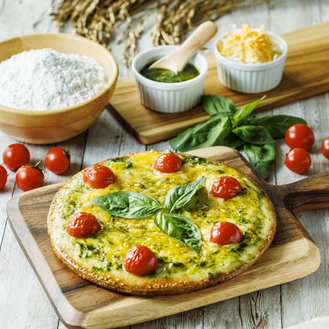 ピザ専門店とロボットメーカーが異色のコラボ　アレルギー対応の「ノンアレルギーピザ」にロボット耕作米の米粉を使用