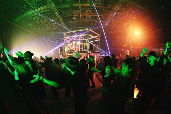 人型DJロボットを開発するDJ Robotics 「電磁サイバー盆踊り in SusHi Tech Square」に参加　未来志向のパフォーマンスを披露