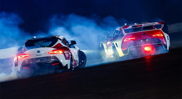 トヨタ 自動運転のスープラが2台でツインドリフトを決める動画を公開　TRIとスタンフォード大学が共同開発