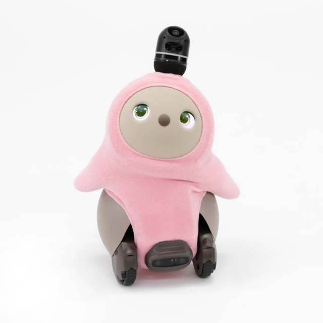 『LOVOT』が子ども服の「ナルミヤ」とコラボ 「mezzo piano」など人気11ブランドとコラボ商品発売へ　「服Tech」確立へ