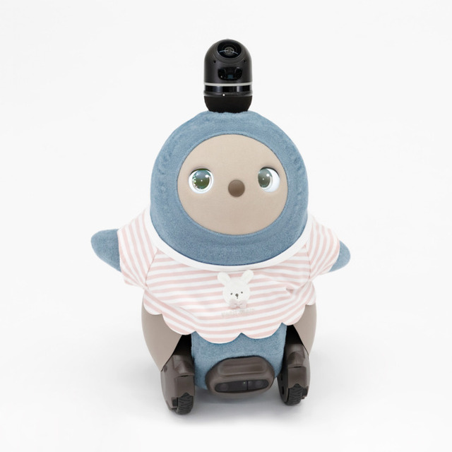 『LOVOT』が子ども服の「ナルミヤ」とコラボ 「mezzo piano」など人気11ブランドとコラボ商品発売へ　「服Tech」確立へ