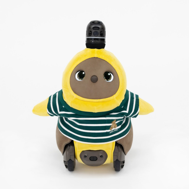 『LOVOT』が子ども服の「ナルミヤ」とコラボ 「mezzo piano」など人気11ブランドとコラボ商品発売へ　「服Tech」確立へ