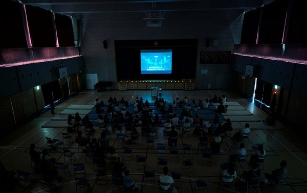 「最後に鳥肌が立った！」小学校の体育館で怖すぎる夏の怪談イベント「交霊会」開催　生成AIでリアルな画像制作　YouTubeで公開中