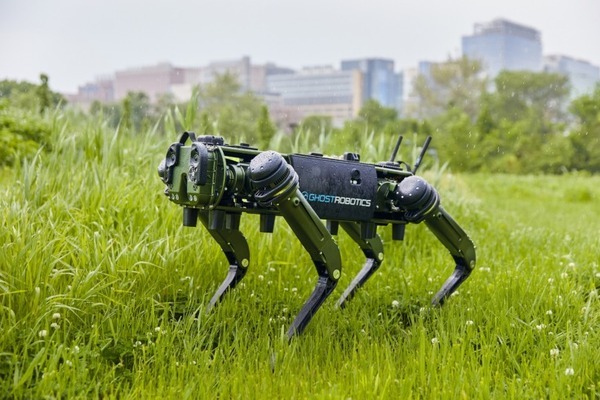 GMOインターネットグループ「Japan Robot Week 2024」に初出展　最大規模のブースに汎用人型重機や四足歩行ロボットなど展示