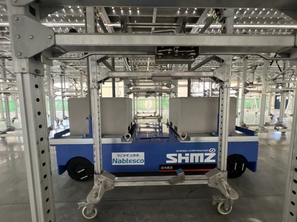 清水建設『ステージ足場移動台車』にAGV/AMR向け駆動ユニットを採用　ナブテスコが発表