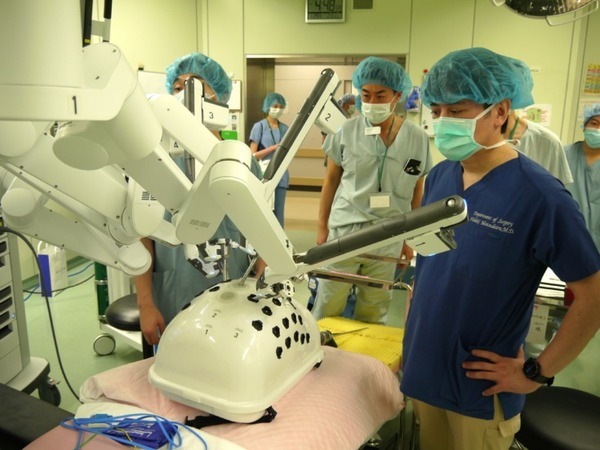 稼働する手術支援ロボット「ダヴィンチ」も見学できる「子ども病院見学会」を町田市民病院がリアル開催へ　5年ぶり