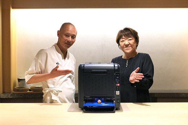 鈴茂器工「S-Cube」説明会を銀座「はっこく」で開催　職人不足に応えるコンパクトな寿司シャリ玉ロボット