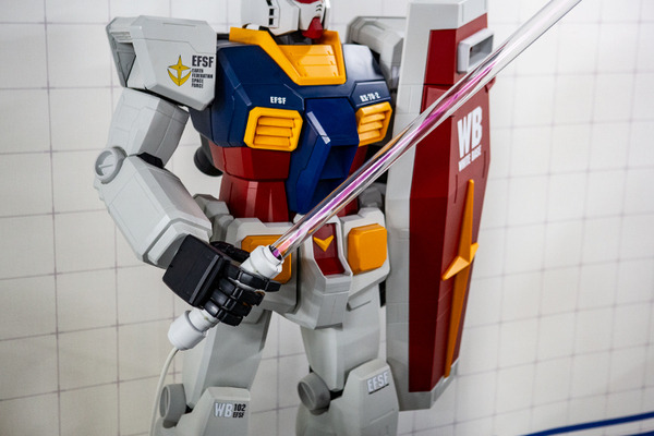 現代科学でビーム・サーベルは実現できる？ハロが乗った多脚型ロボットの操縦体験、横浜ガンダムの手でジャンケン「GUNDAM NEXT FUTURE SCIENCE展」内覧会レポート