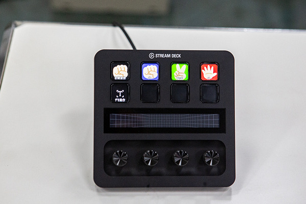 現代科学でビーム・サーベルは実現できる？ハロが乗った多脚型ロボットの操縦体験、横浜ガンダムの手でジャンケン「GUNDAM NEXT FUTURE SCIENCE展」内覧会レポート