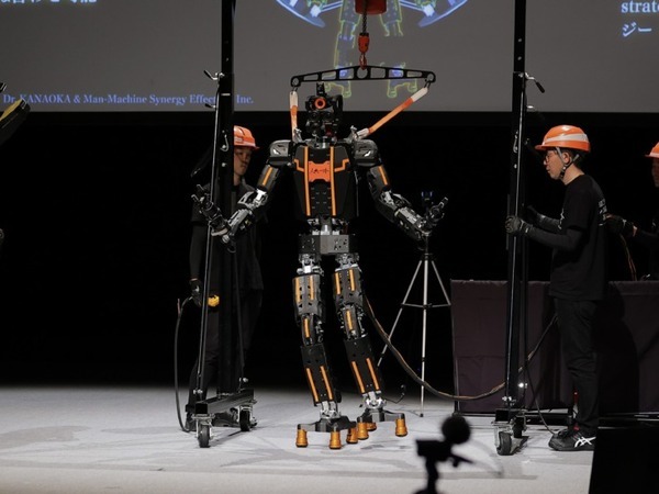 汎用人型重機を開発する人機一体、下半身制御のコア技術「ハイブリッド・オートバランス制御(HABC)」を公開